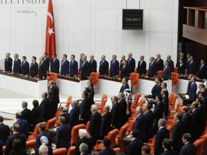 YENİ MECLİSTEN ENSTANTANELER