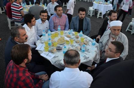 Başbakan 30 bin kişiyle iftar yaptı 11