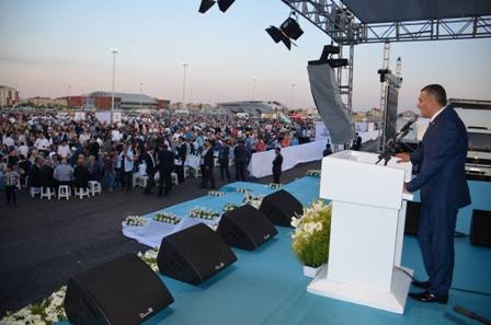 Başbakan 30 bin kişiyle iftar yaptı 14