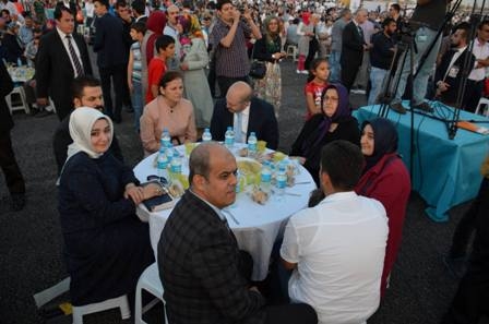 Başbakan 30 bin kişiyle iftar yaptı 19