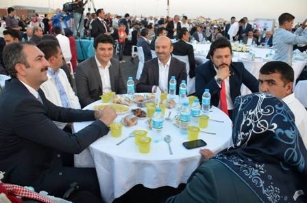 Başbakan 30 bin kişiyle iftar yaptı 22