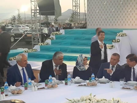 Başbakan 30 bin kişiyle iftar yaptı 4