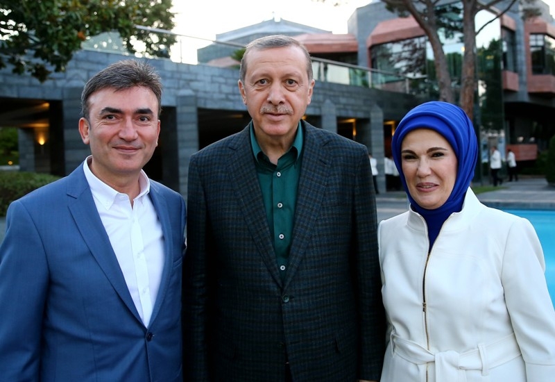 CUMHURBAŞKANI ÜNLÜLERİ İFTARDA AĞIRLADI