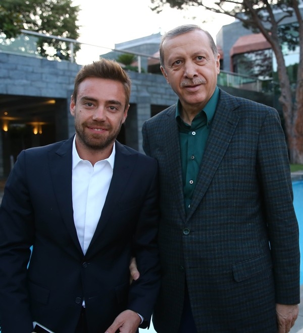 CUMHURBAŞKANI ÜNLÜLERİ İFTARDA AĞIRLADI 11