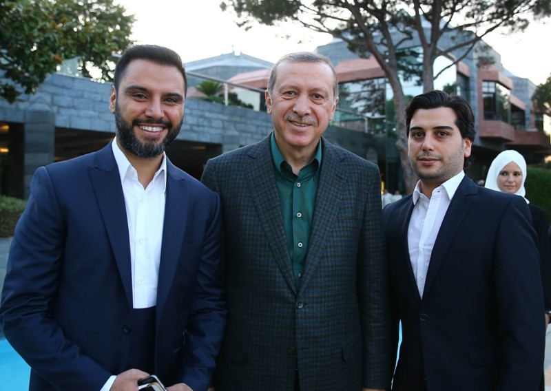 CUMHURBAŞKANI ÜNLÜLERİ İFTARDA AĞIRLADI 16
