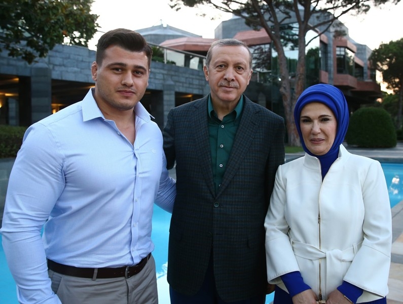 CUMHURBAŞKANI ÜNLÜLERİ İFTARDA AĞIRLADI 17