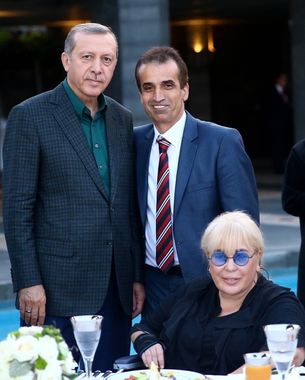 CUMHURBAŞKANI ÜNLÜLERİ İFTARDA AĞIRLADI 6