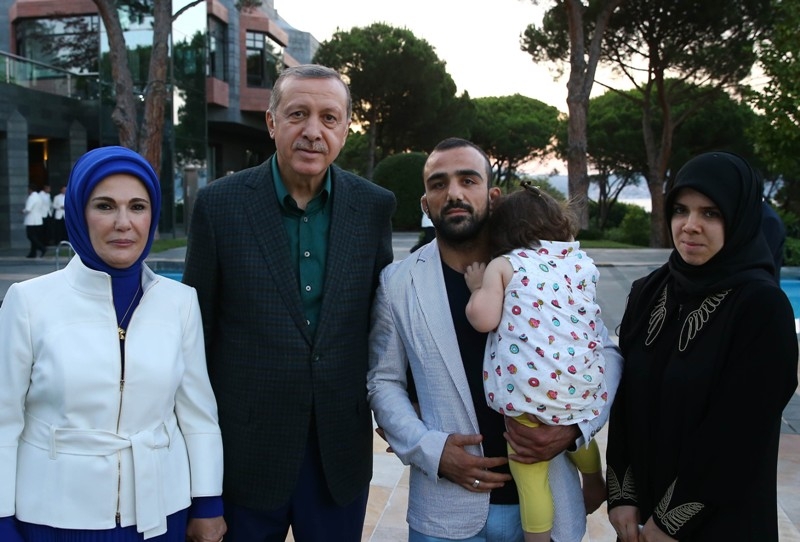 CUMHURBAŞKANI ÜNLÜLERİ İFTARDA AĞIRLADI 9