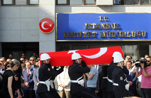 KONYA ŞEHİDİNİ UĞURLUYOR 40