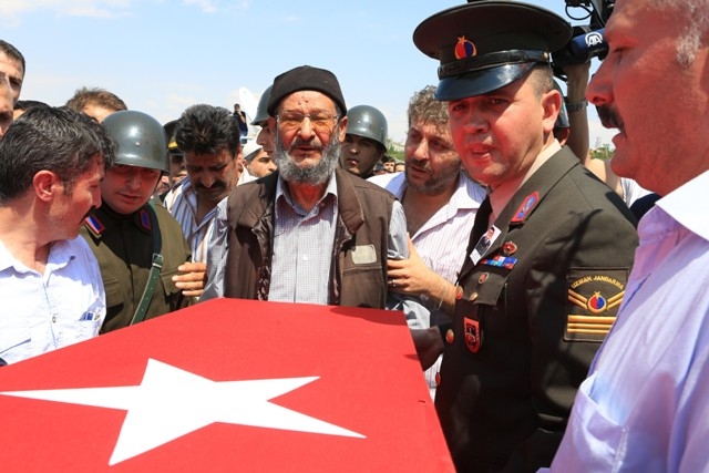 ŞEHİT UZM. ÇVŞ. VELİ ATEŞ  SON YOLCULUĞUNA UĞURLANDI 100