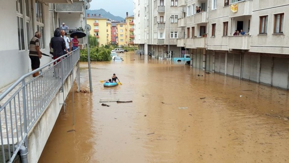 Artvin'de sel faciası 2