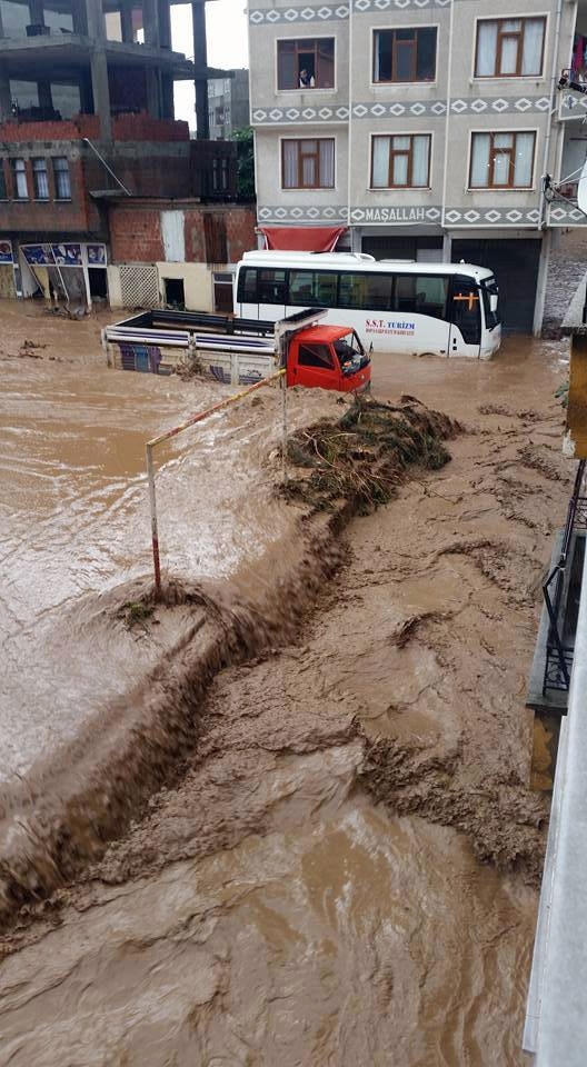 Artvin'de sel faciası 3