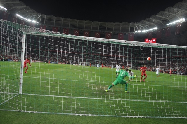 MİLLİ TAKIM KONYA'DA TARİH YAZDI:3-0 98