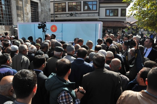 CUMHURBAŞKANI ERDOĞAN'DAN KONYALILARA AŞURE İKRAMI 14