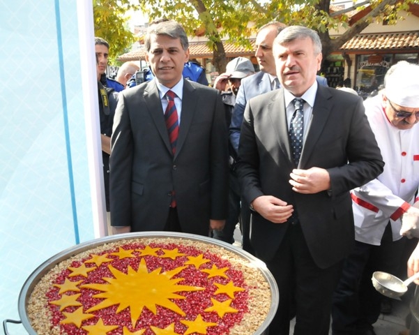 CUMHURBAŞKANI ERDOĞAN'DAN KONYALILARA AŞURE İKRAMI 4