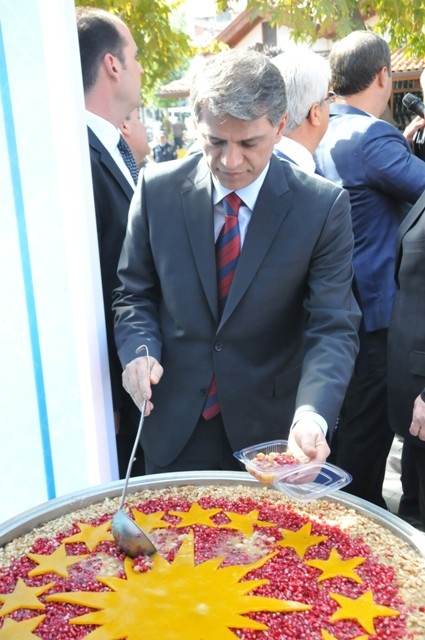 CUMHURBAŞKANI ERDOĞAN'DAN KONYALILARA AŞURE İKRAMI 6