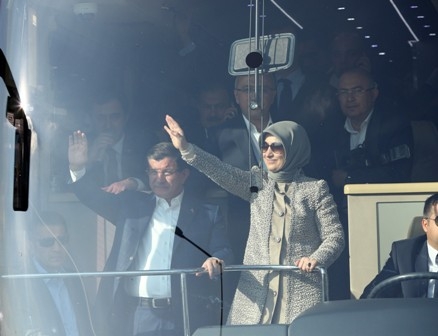 Konya Davutoğlu'nu bağrına bastı 10