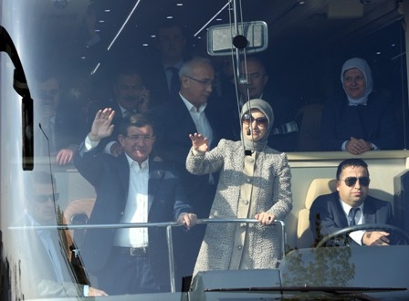 Konya Davutoğlu'nu bağrına bastı 12