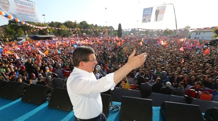 Konya Davutoğlu'nu bağrına bastı 13