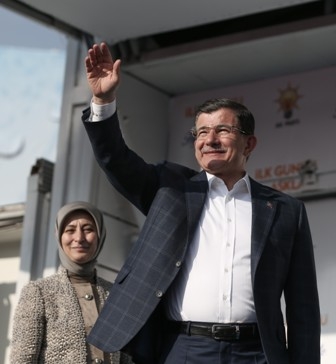Konya Davutoğlu'nu bağrına bastı 17