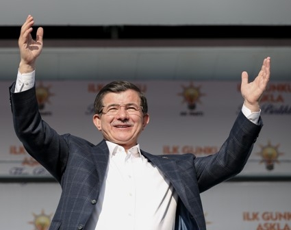 Konya Davutoğlu'nu bağrına bastı 18