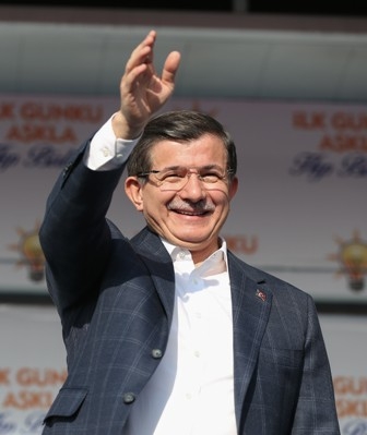 Konya Davutoğlu'nu bağrına bastı 19