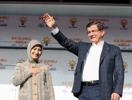 Konya Davutoğlu'nu bağrına bastı 20