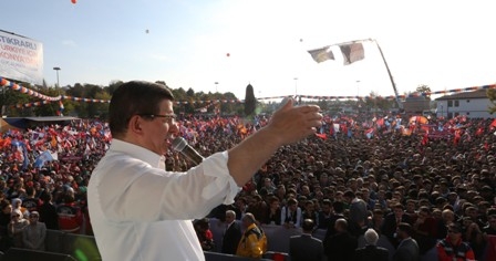Konya Davutoğlu'nu bağrına bastı 21