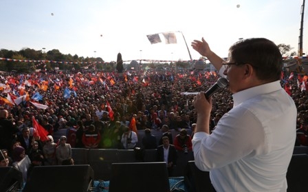 Konya Davutoğlu'nu bağrına bastı 22