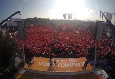 Konya Davutoğlu'nu bağrına bastı 23