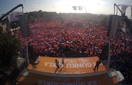 Konya Davutoğlu'nu bağrına bastı 24