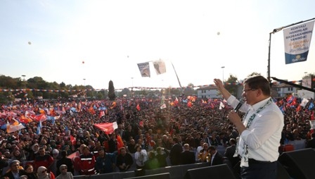 Konya Davutoğlu'nu bağrına bastı 25