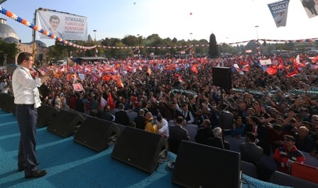 Konya Davutoğlu'nu bağrına bastı 26