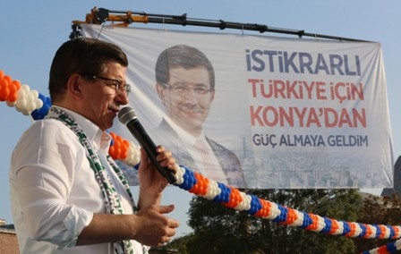 Konya Davutoğlu'nu bağrına bastı 27