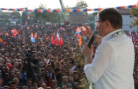 Konya Davutoğlu'nu bağrına bastı 28