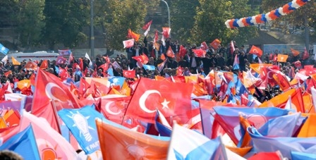Konya Davutoğlu'nu bağrına bastı 35