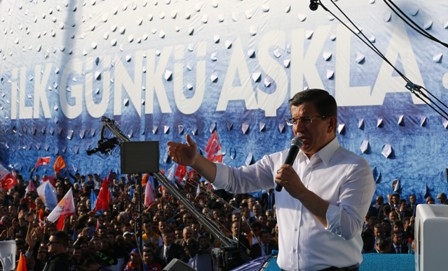 Konya Davutoğlu'nu bağrına bastı 37