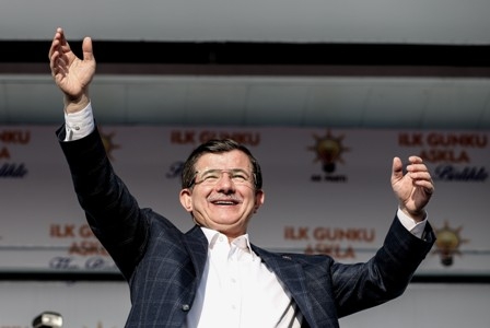 Konya Davutoğlu'nu bağrına bastı 43