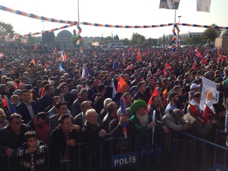 Konya Davutoğlu'nu bağrına bastı 49