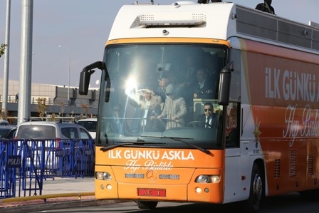 Konya Davutoğlu'nu bağrına bastı 5