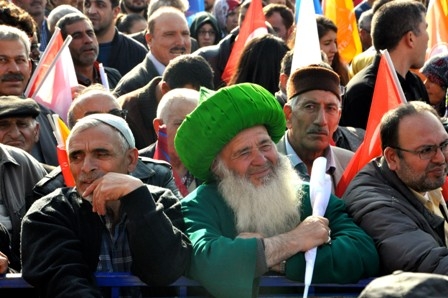 Konya Davutoğlu'nu bağrına bastı 51