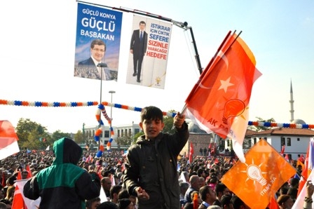 Konya Davutoğlu'nu bağrına bastı 52