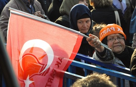 Konya Davutoğlu'nu bağrına bastı 54