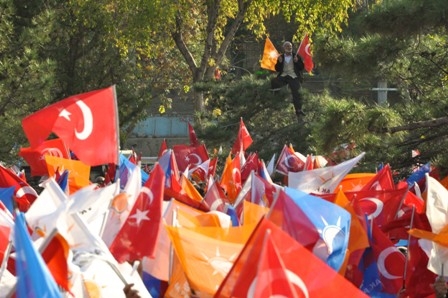 Konya Davutoğlu'nu bağrına bastı 59