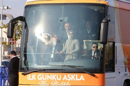 Konya Davutoğlu'nu bağrına bastı 6