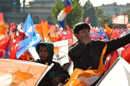 Konya Davutoğlu'nu bağrına bastı 60
