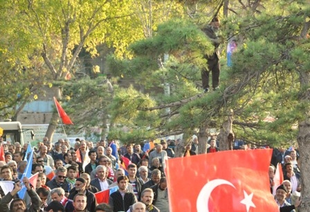 Konya Davutoğlu'nu bağrına bastı 61