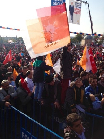 Konya Davutoğlu'nu bağrına bastı 63