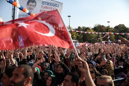 Konya Davutoğlu'nu bağrına bastı 64
