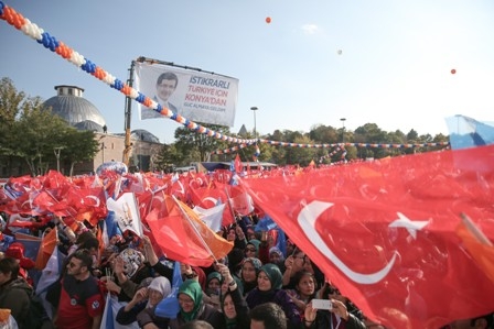 Konya Davutoğlu'nu bağrına bastı 65